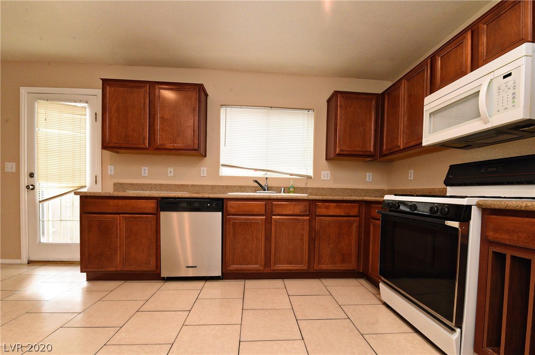4748 Pinon Pointe Road Las Vegas, NV 89115 - Photo 5 of 23 Gallery Image 5