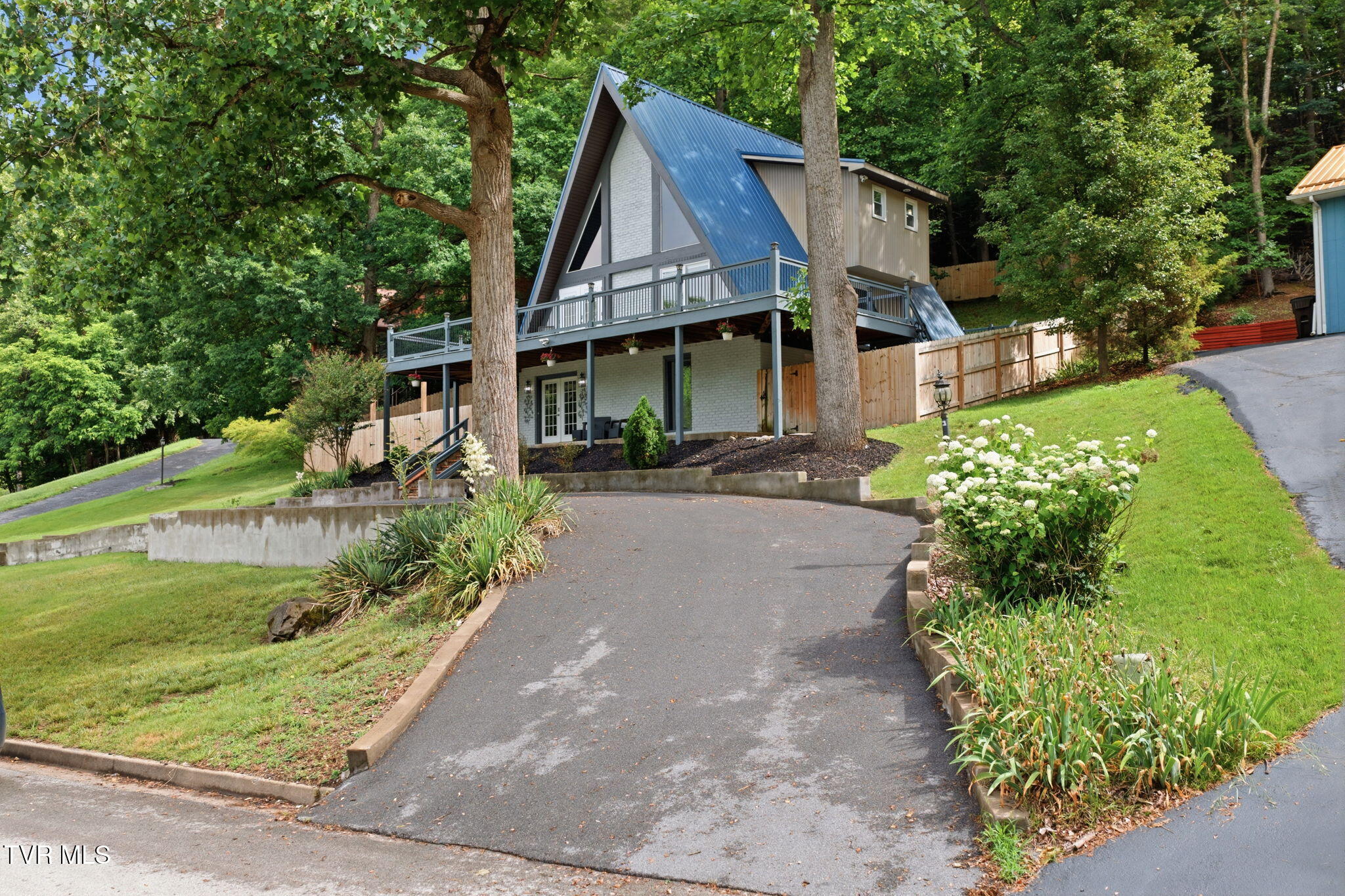440 Lakeshore Road Bluff City, TN 37618 - Photo 48 of 56 17-web-or-mls-004_DJI_20260527104711_029