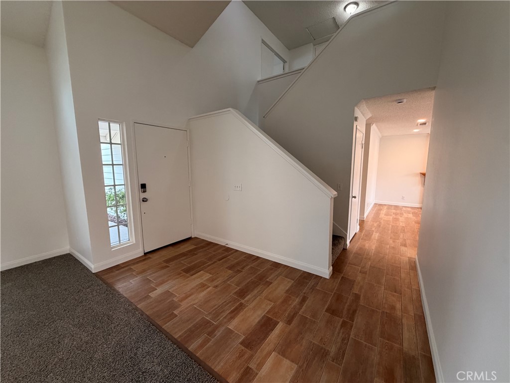 11341 Rancho La Brea Drive Riverside, CA 92505 - Photo 4 of 16 Entry