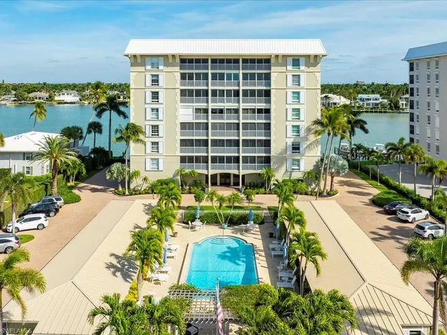 $9,800 | 2750 Gulf Shore Boulevard North, Unit 602, Naples, FL 34103