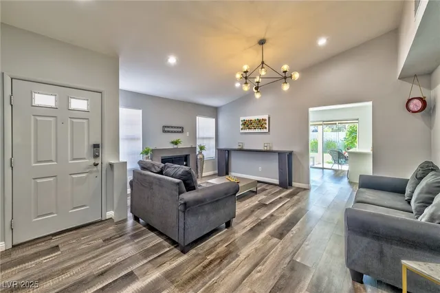 $2,000 | 640 Whispering Palms Drive, Las Vegas, NV 89123