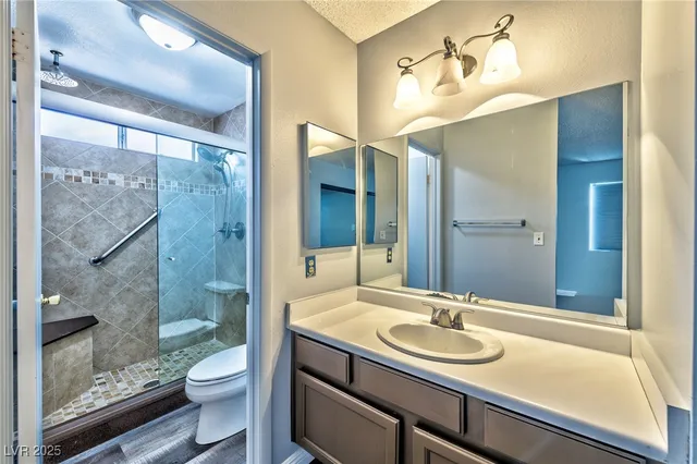 $2,000 | 640 Whispering Palms Drive, Las Vegas, NV 89123