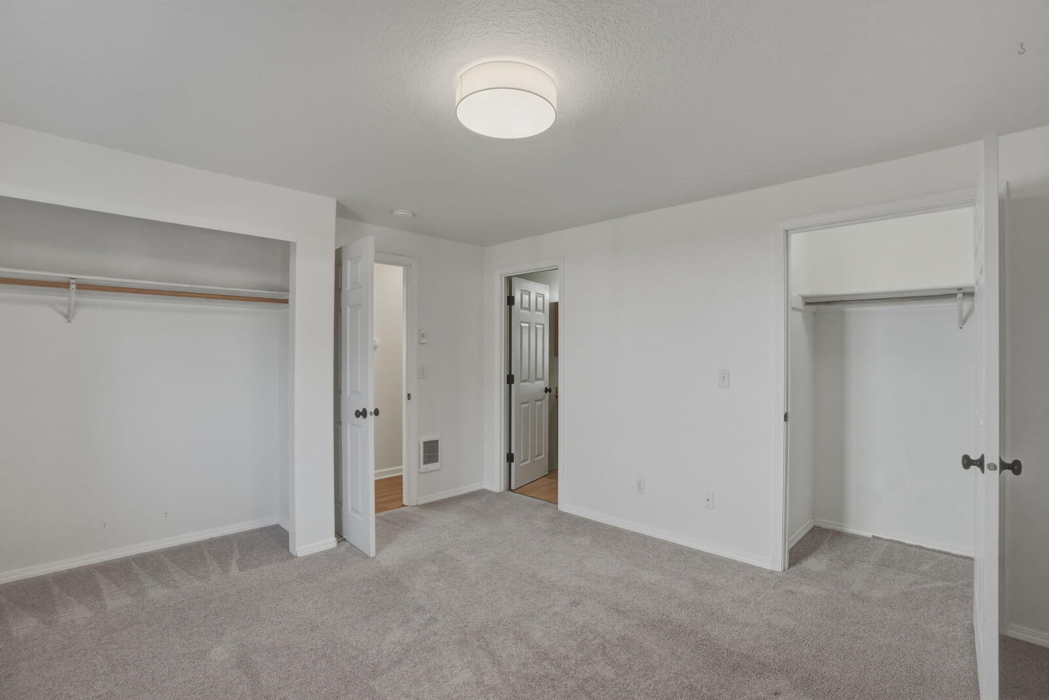 2004 Southwest 29th Street Redmond, OR 97756 - Photo 15 of 37 30-web-or-mls-Riley_Visuals_030