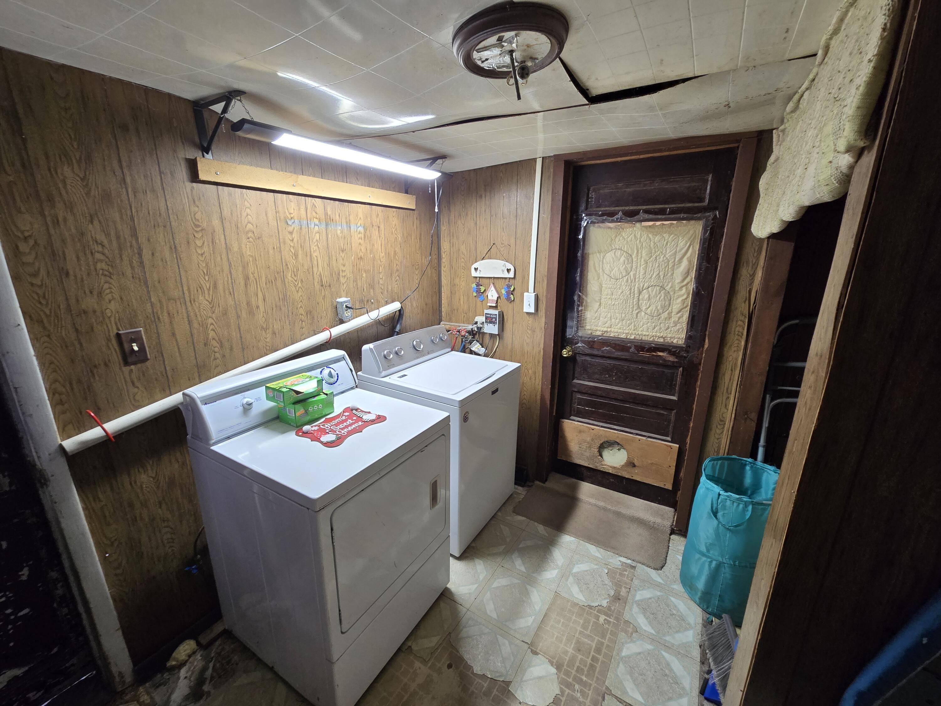 S3575 County Road P Buffalo, WI 54629 - Photo 8 of 16 Laundry