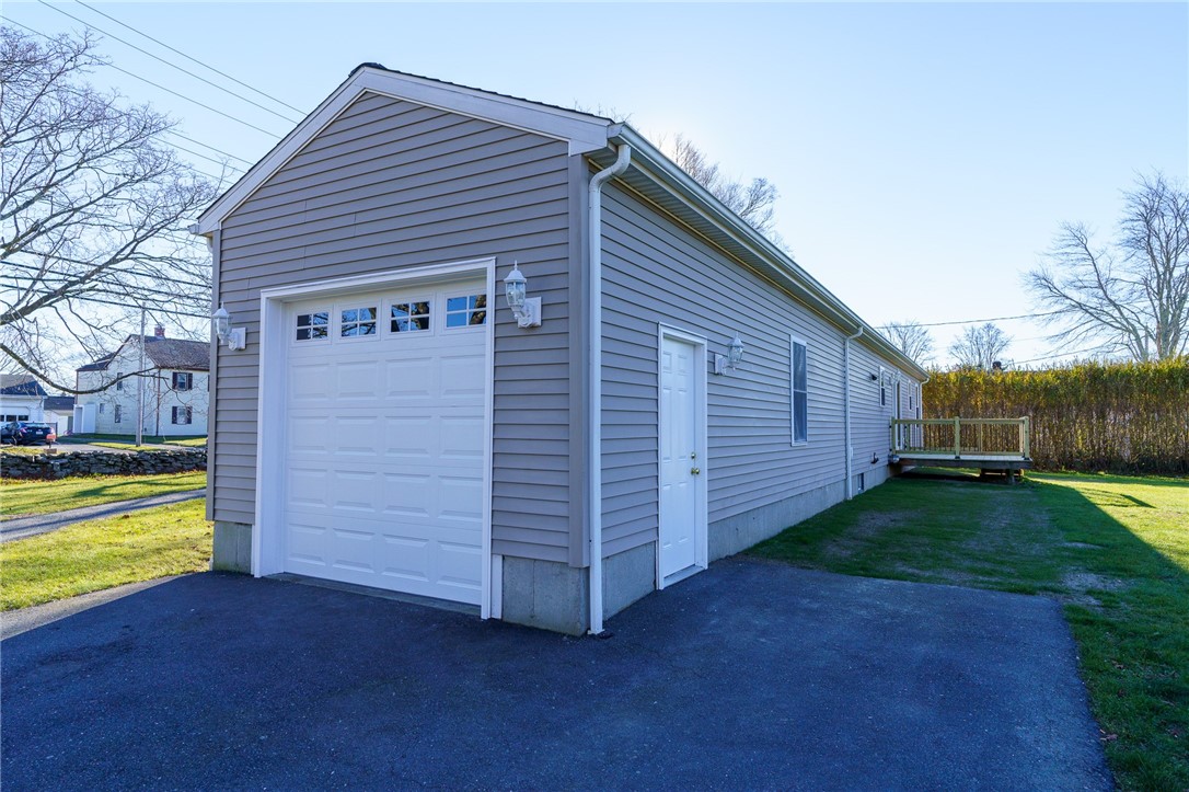 1614 West Main Road Middletown, RI 02842 - Photo 23 of 31