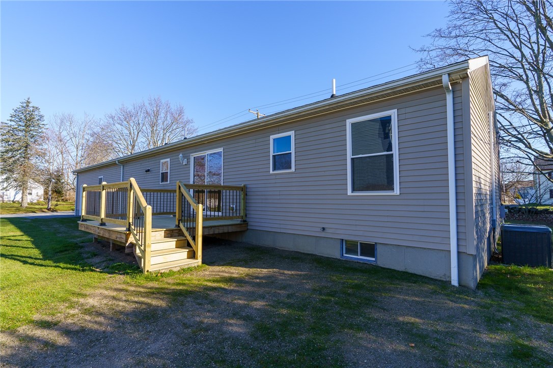 1614 West Main Road Middletown, RI 02842 - Photo 29 of 31