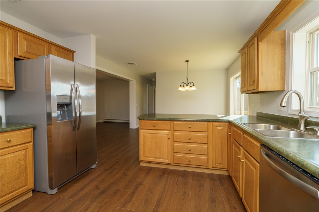 1614 West Main Road Middletown, RI 02842 - Photo 6 of 31