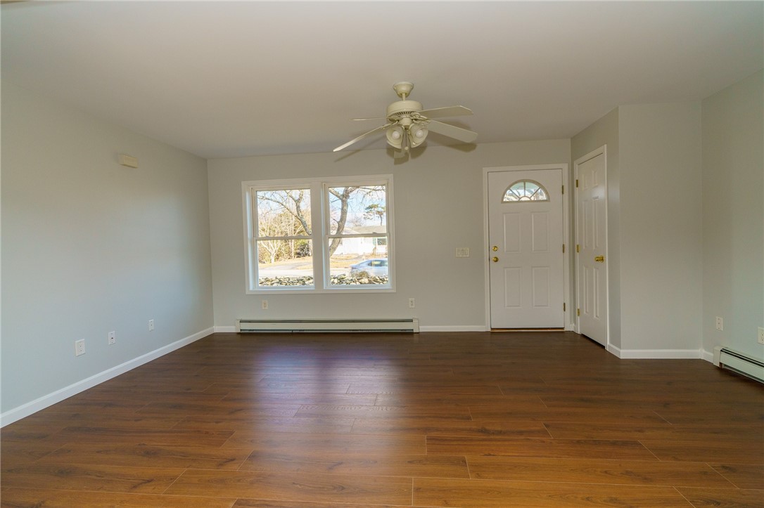 1614 West Main Road Middletown, RI 02842 - Photo 8 of 31 living foom