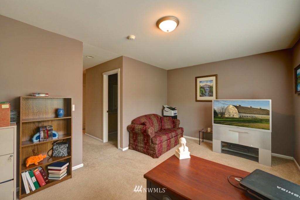 28027 Maple Ridge Way Southeast Maple Valley, WA 98038 - Photo 14 of 16