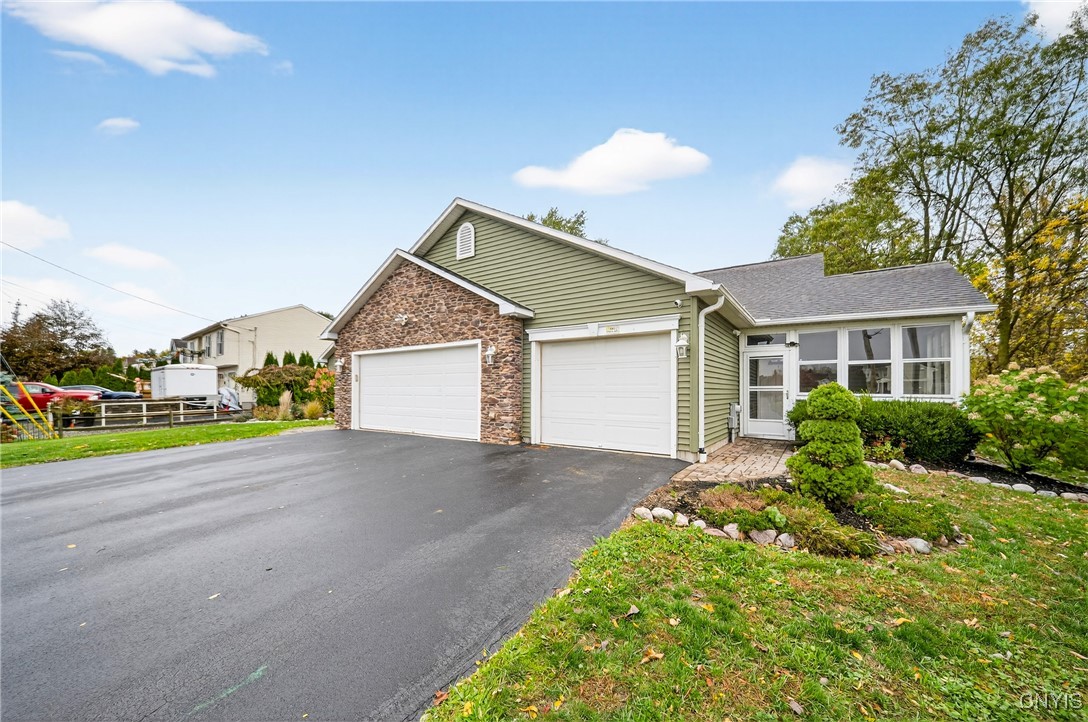 527 Baird Street Manlius, NY 13116 - Photo 3 of 50