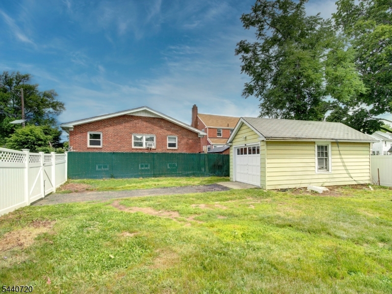 141 Parker Road Elizabeth, NJ 07208 - Photo 4 of 35