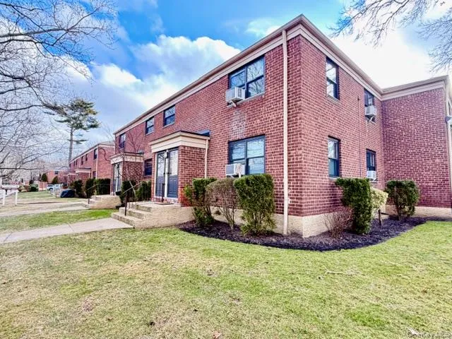 $349,000 | 218-02 73rd Avenue, Unit 397A2 | Oakland Gardens