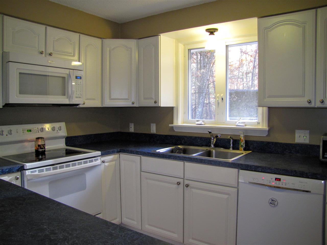 52 R Scenic Drive Derry, NH 03038 - Photo 12 of 35