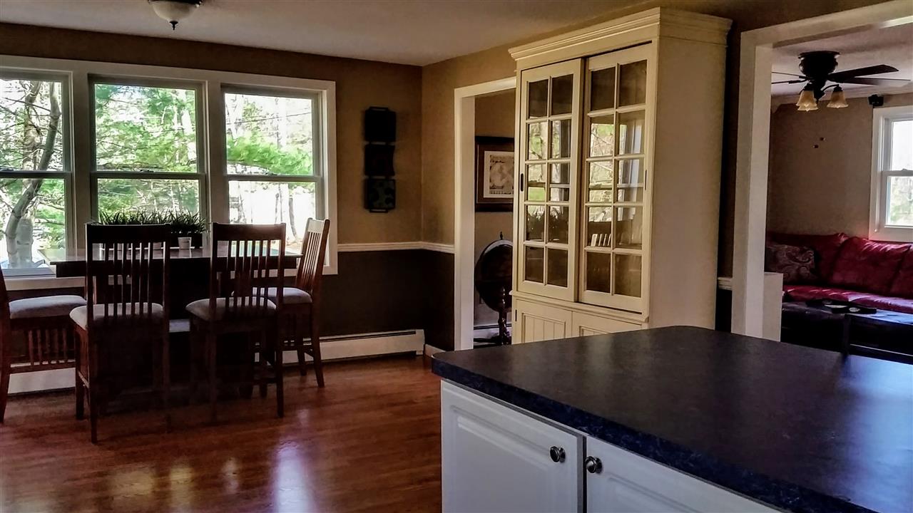 52 R Scenic Drive Derry, NH 03038 - Photo 13 of 35