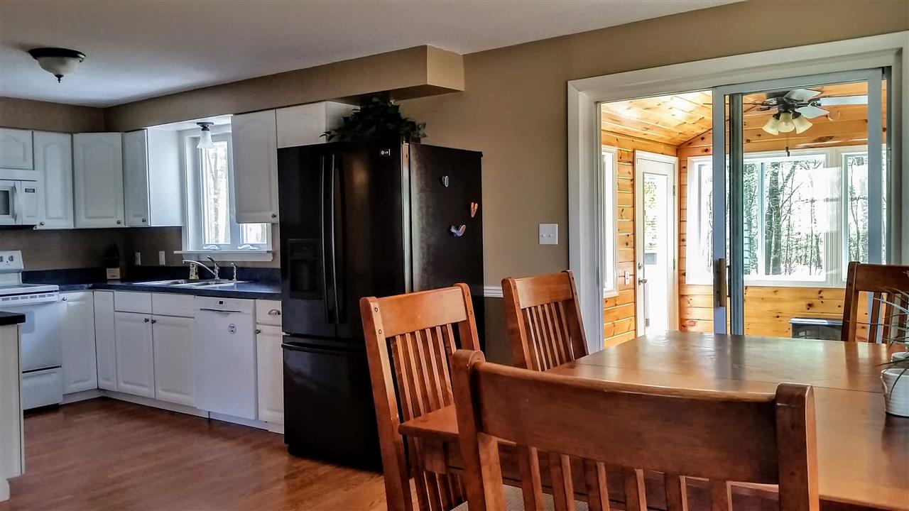 52 R Scenic Drive Derry, NH 03038 - Photo 14 of 35