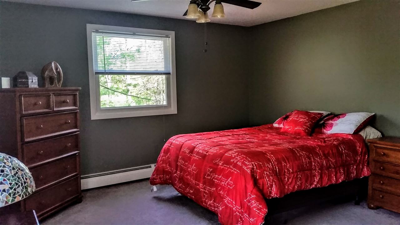 52 R Scenic Drive Derry, NH 03038 - Photo 18 of 35