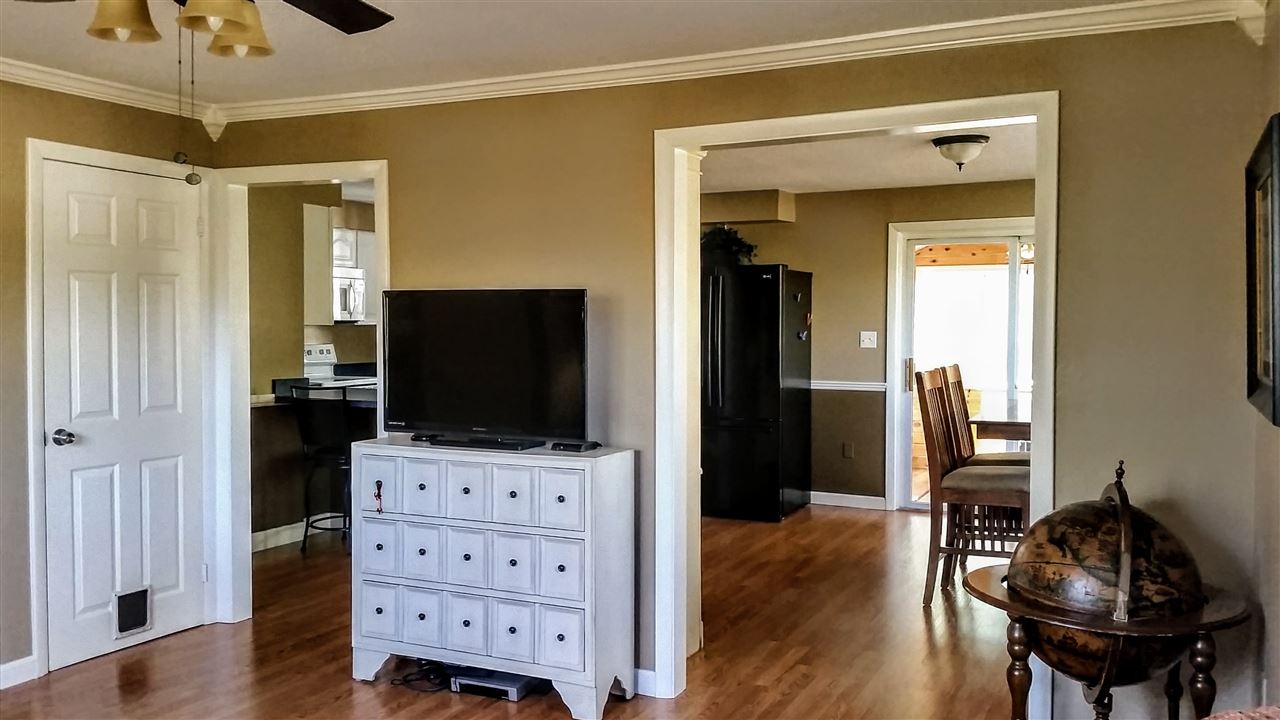 52 R Scenic Drive Derry, NH 03038 - Photo 5 of 35