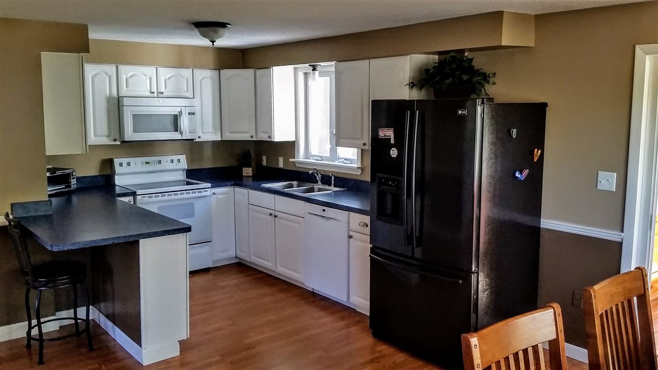 52 R Scenic Drive Derry, NH 03038 - Photo 10 of 35