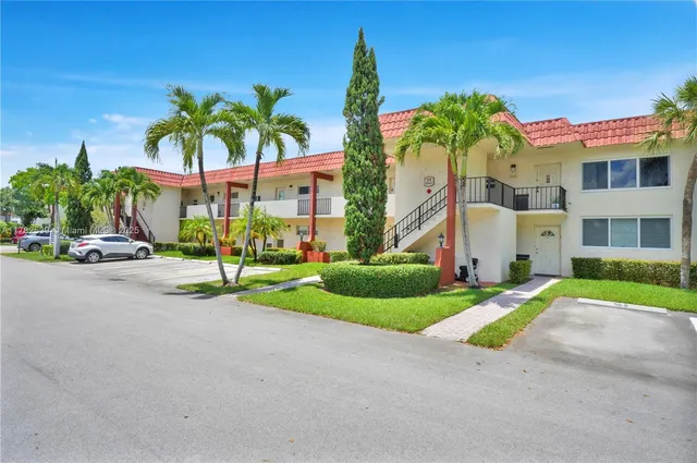 $2,200 | 8941 South Hollybrook Boulevard, Unit 203, Pembroke Pines, FL 33025