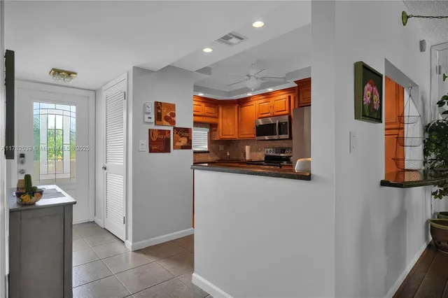 $2,200 | 8941 South Hollybrook Boulevard, Unit 203, Pembroke Pines, FL 33025