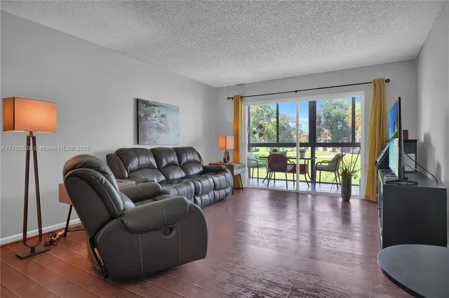 $2,200 | 8941 South Hollybrook Boulevard, Unit 203, Pembroke Pines, FL 33025