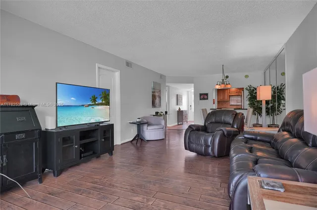 $2,200 | 8941 South Hollybrook Boulevard, Unit 203, Pembroke Pines, FL 33025