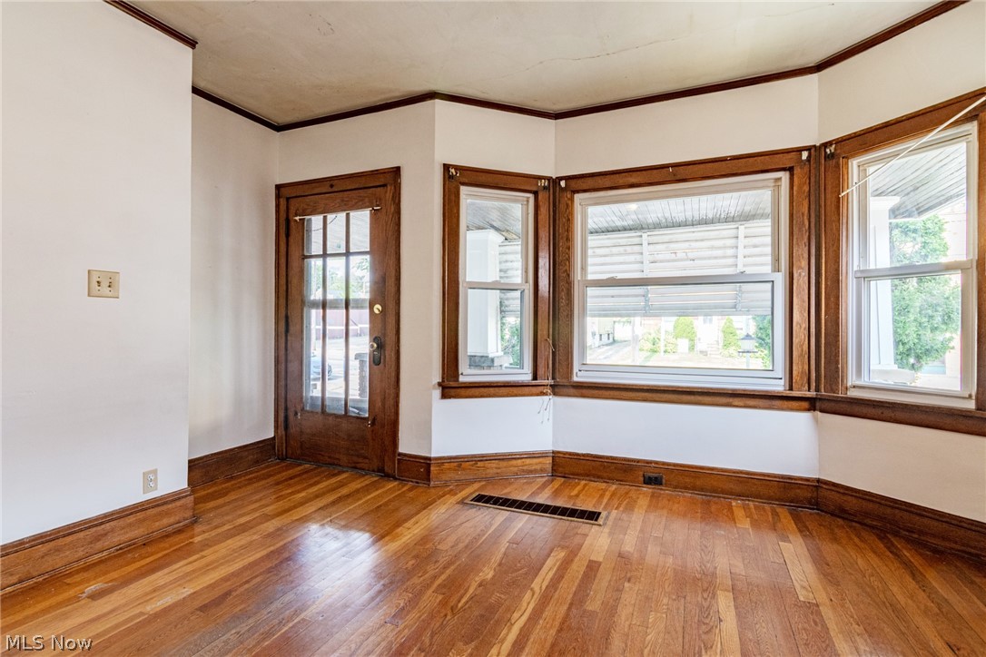 4487 Broadview Road Cleveland, OH 44109 - Photo 4 of 35