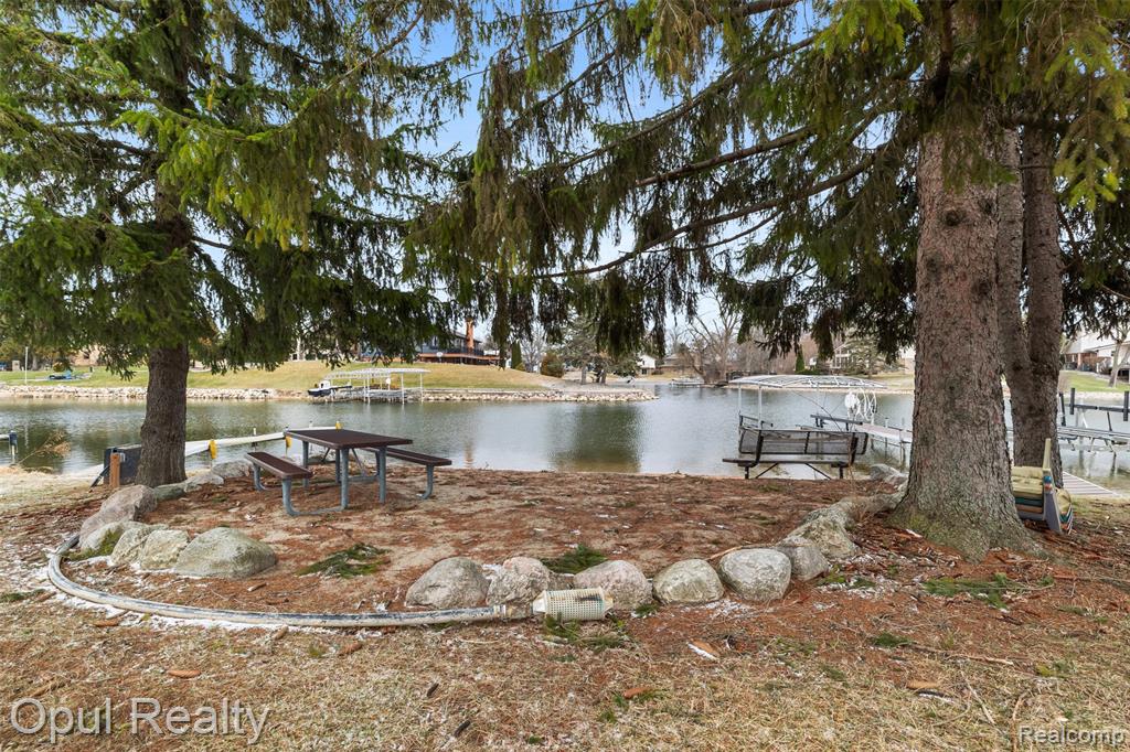 4748 Ravinewood Drive Commerce Township, MI 48382 - Photo 47 of 49 Gallery Image 47