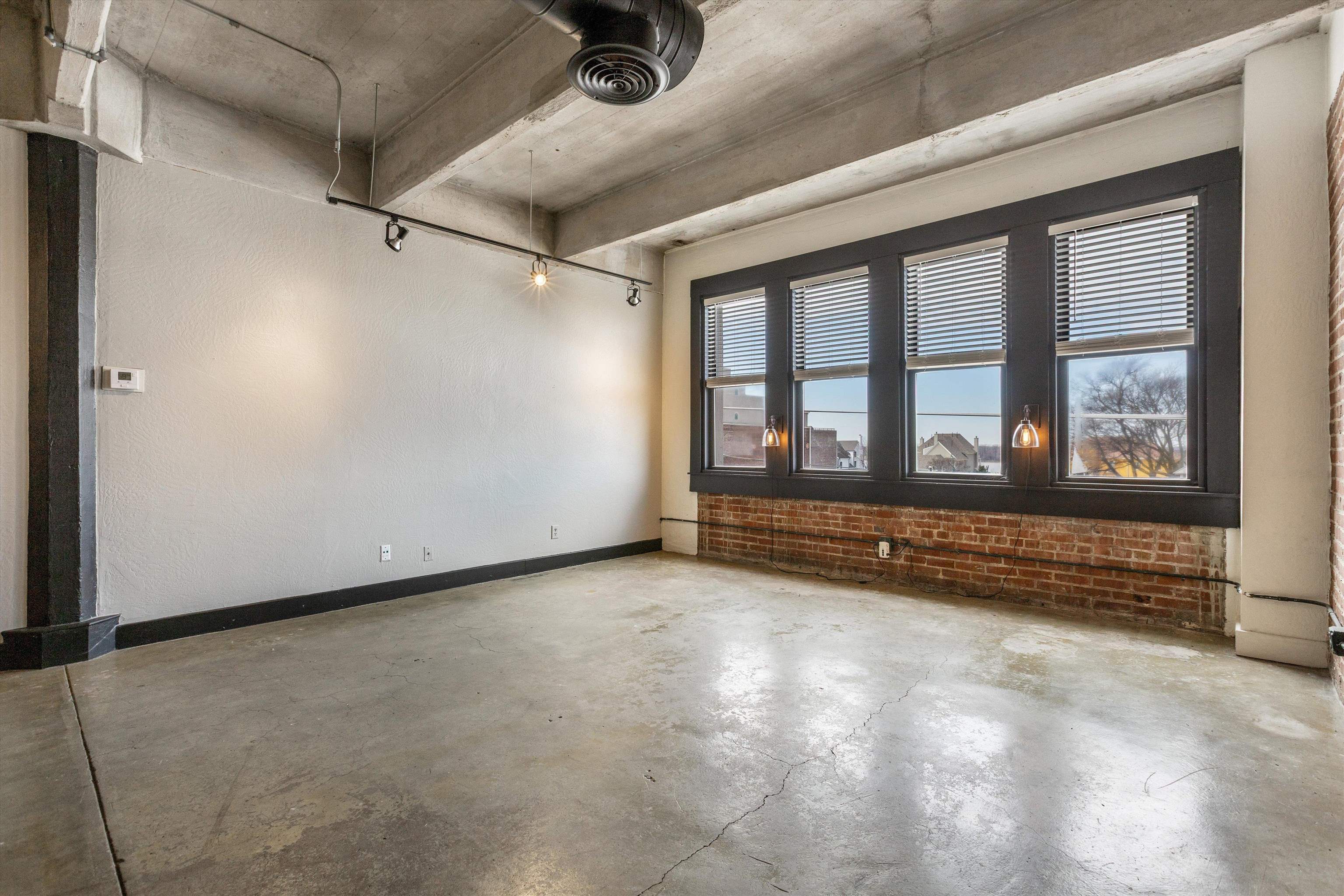 408 South Front Street, Unit 413 Memphis, TN 38103 - Photo 12 of 30 a view of an empty room with a window