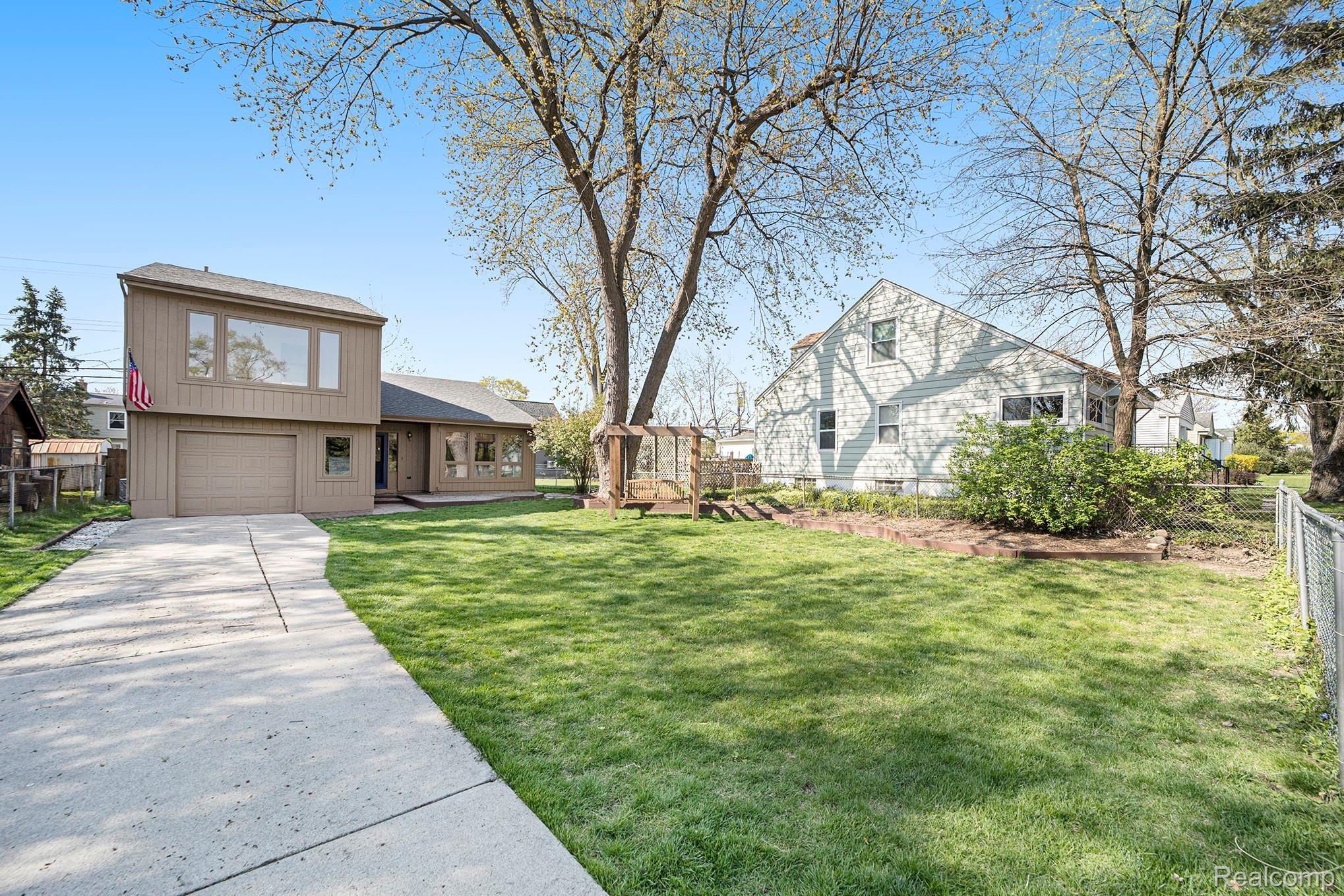 3627 Normandy Road Royal Oak, MI 48073 - Photo 2 of 29 017A7610.jpg