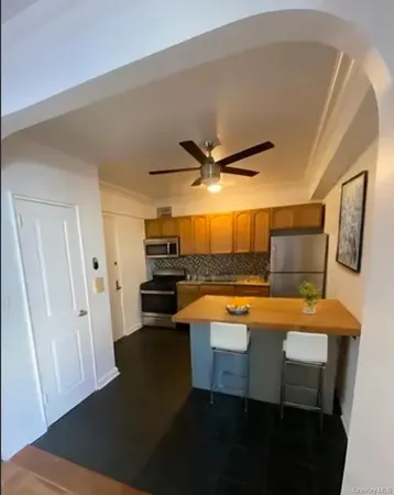 $2,195 | 220 Pelham Road, Unit 3F, New Rochelle, NY 10805