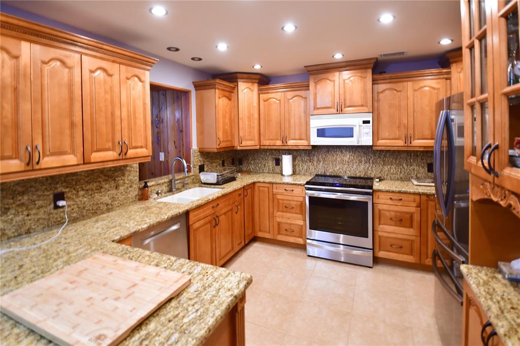 7519 Harborview Way Seminole, FL 33776 - Photo 7 of 24