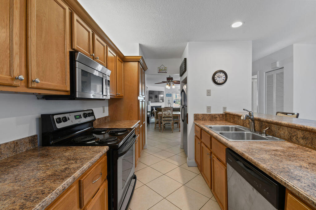 719 Ocean Dunes Circle Jupiter, FL 33477 - Photo 11 of 31 719OceanDunesCir-2022_23