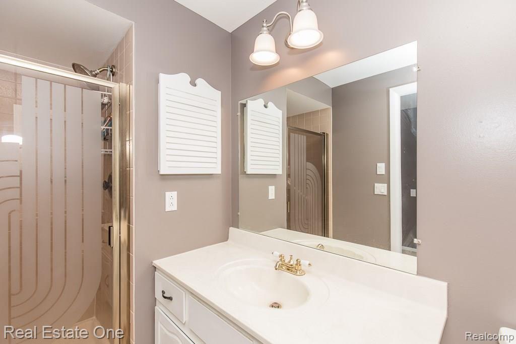 1352 Chestnut Lane Rochester Hills, MI 48309 - Photo 24 of 35