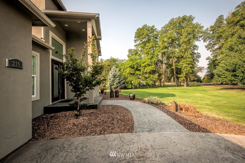 215 Looking Glass Road Walla Walla, WA 99362 - Photo 3 of 32 Gallery Image 3