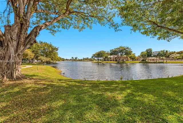 $2,400 | 2331 Northwest 96th Terrace, Unit 17F, Pembroke Pines, FL 33024