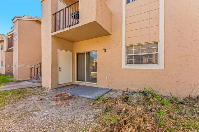 $2,400 | 2331 Northwest 96th Terrace, Unit 17F, Pembroke Pines, FL 33024