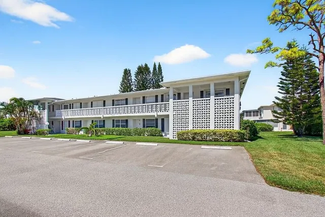 $2,300 | 2825 Southwest 13th Street, Unit 204, Delray Beach, FL 33445