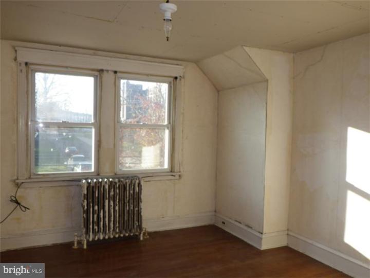 587 Timberlake Road Upper Darby, PA 19082 - Photo 8 of 10