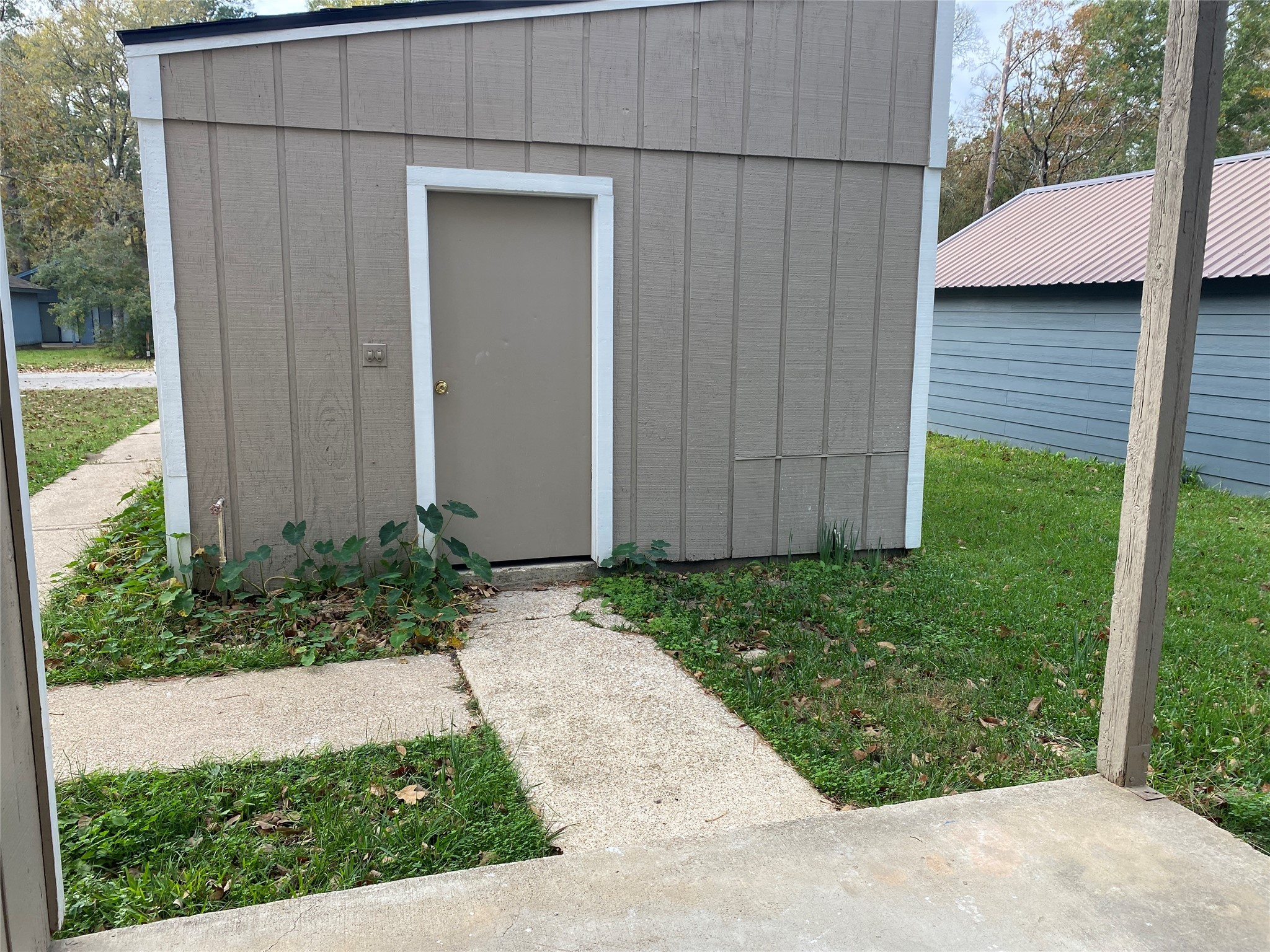 26620 Orchid Court Point Blank, TX 77364 - Photo 21 of 21 a view of a backyard with potted plants