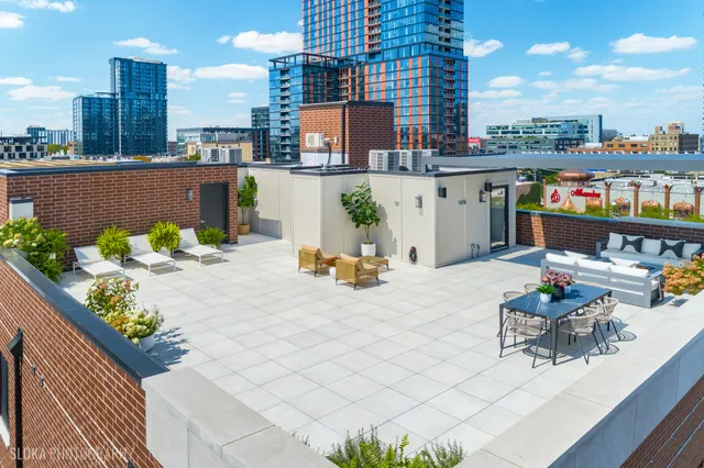 $2,999,999 | 116 North Willard Court, Unit PH01, Chicago, IL 60607