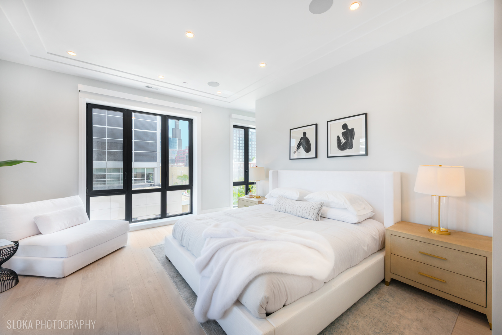 116 North Willard Court, Unit PH01 Chicago, IL 60607 - Photo 58 of 92 a spacious bedroom with a bed and a couch