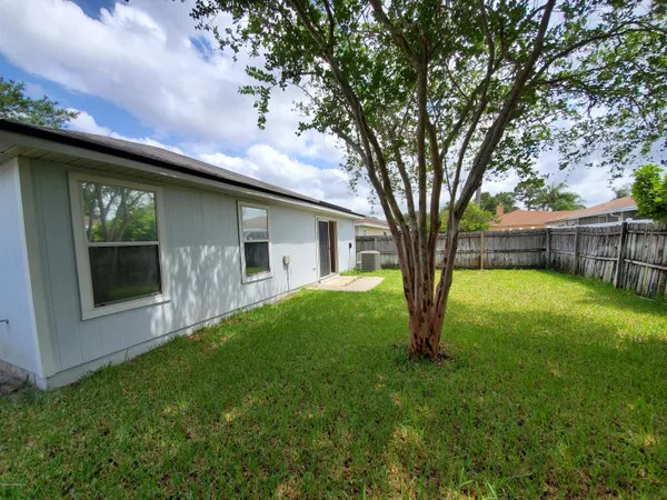 $1,895 | 3432 International Village Drive West, Jacksonville, FL 32277