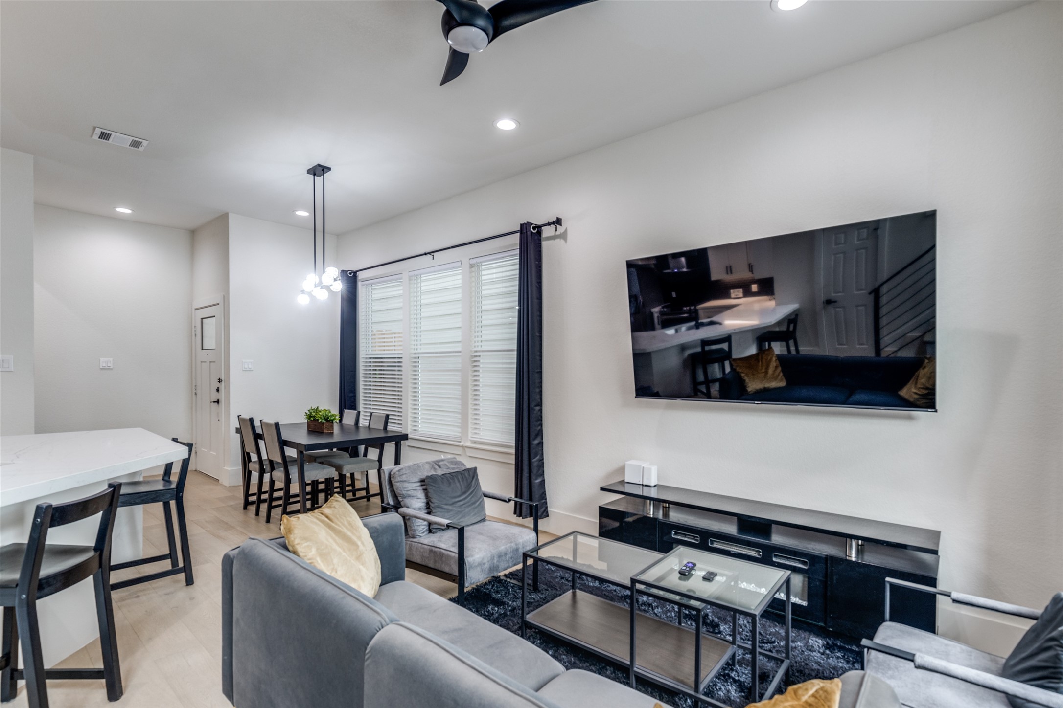 5618 Canal Street Houston, TX 77011 - Photo 3 of 12 A different view of the open concept.