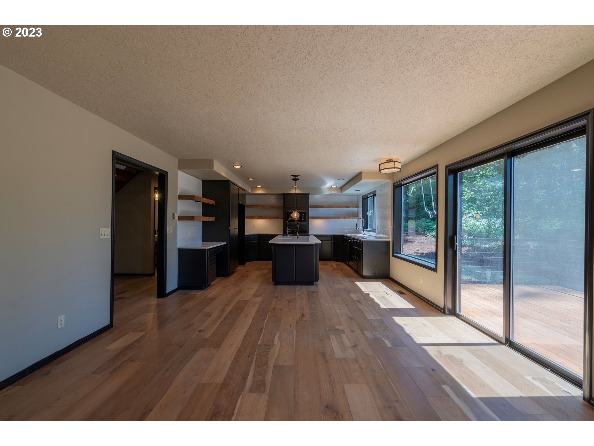 19040 South Mattoon Road Estacada, OR 97023 - Photo 14 of 46 a open kitchen with a large window