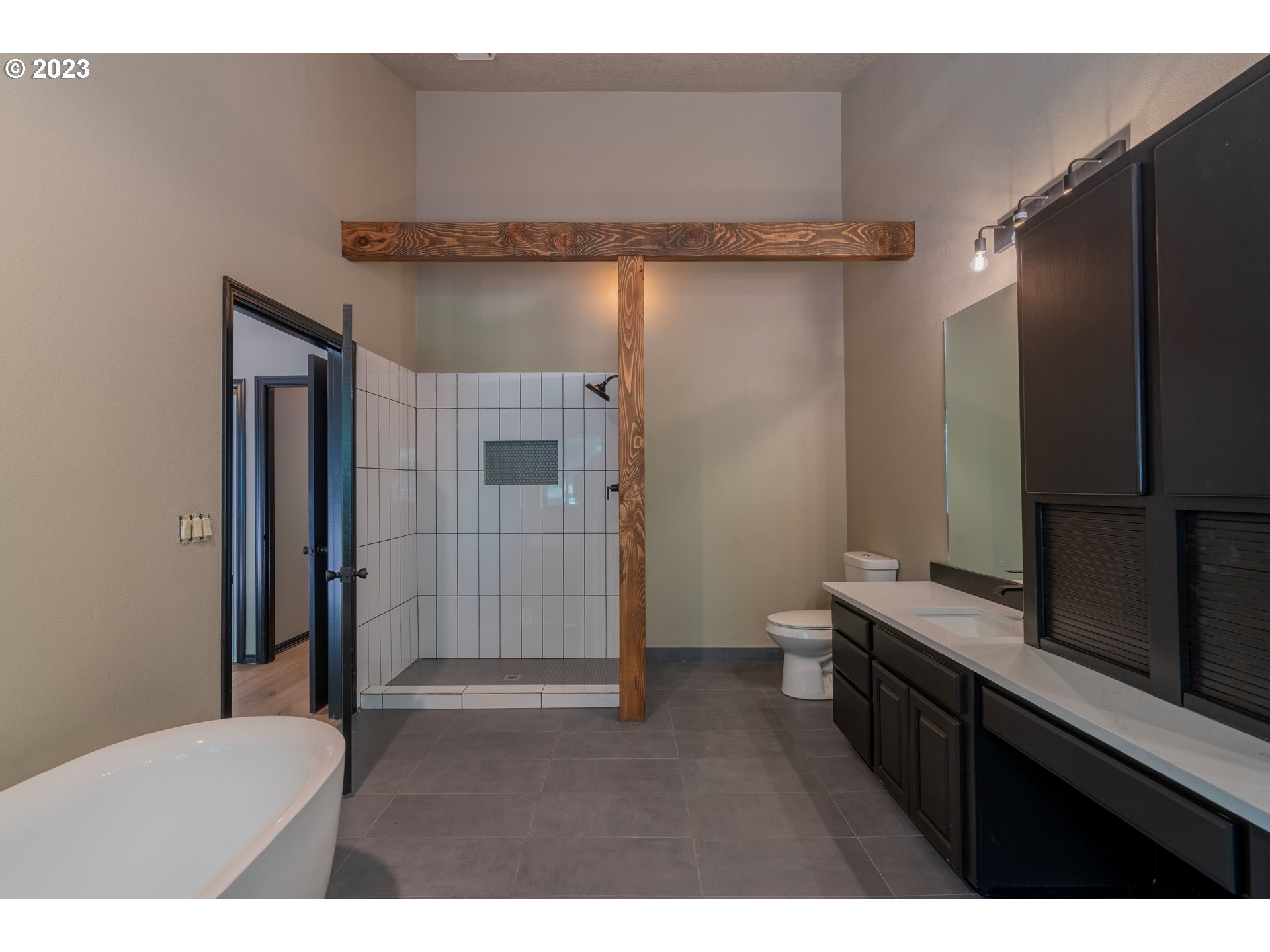 19040 South Mattoon Road Estacada, OR 97023 - Photo 20 of 46 a bathroom with a sink a toilet and shower