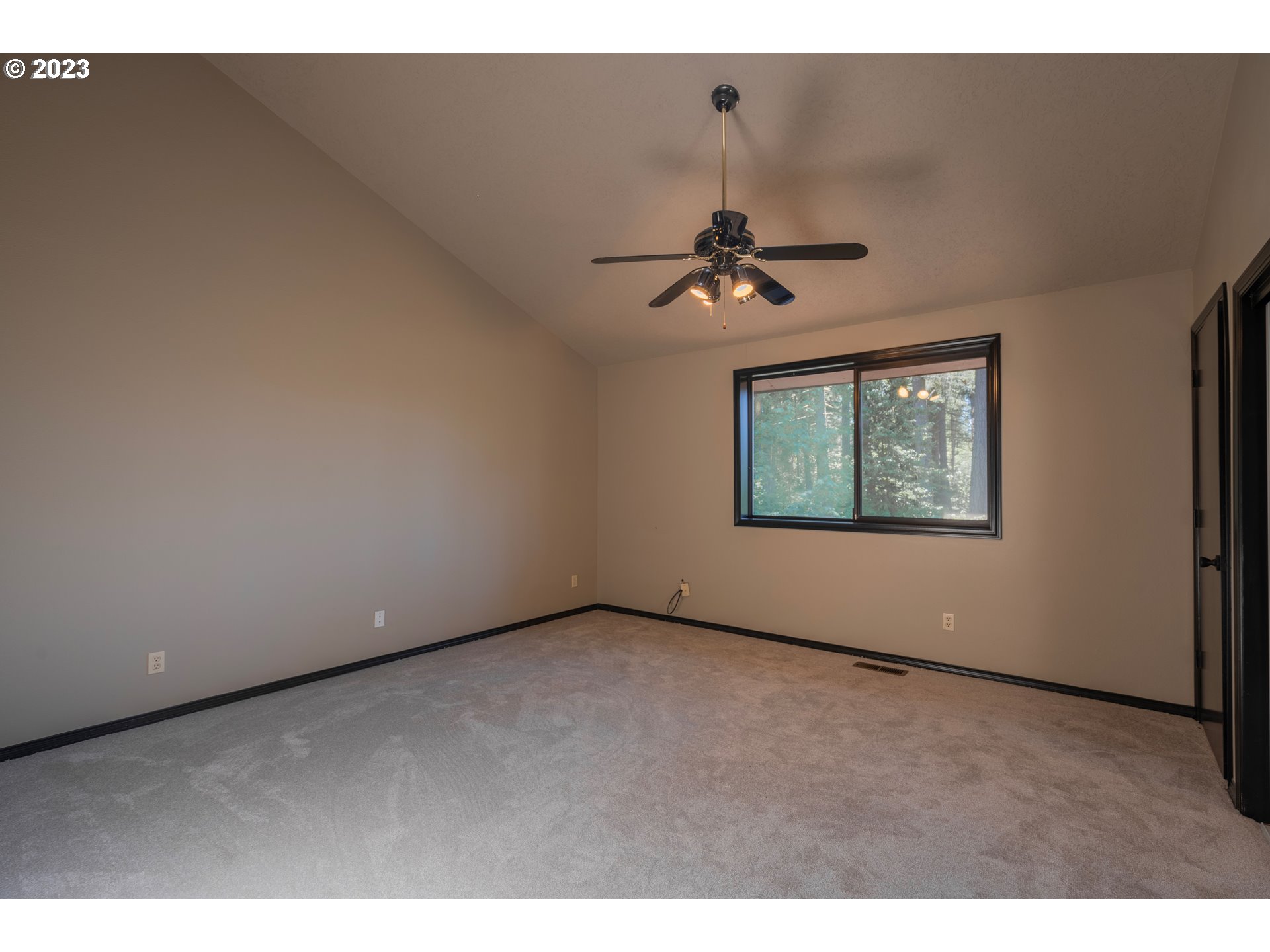 19040 South Mattoon Road Estacada, OR 97023 - Photo 25 of 46 a view of an empty room with a window