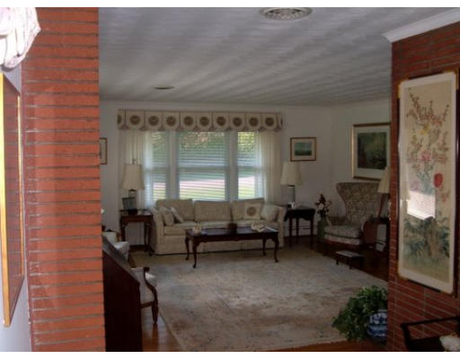 12 Marshall Road Milton, MA 02186 - Photo 4 of 12 Gallery Image 4