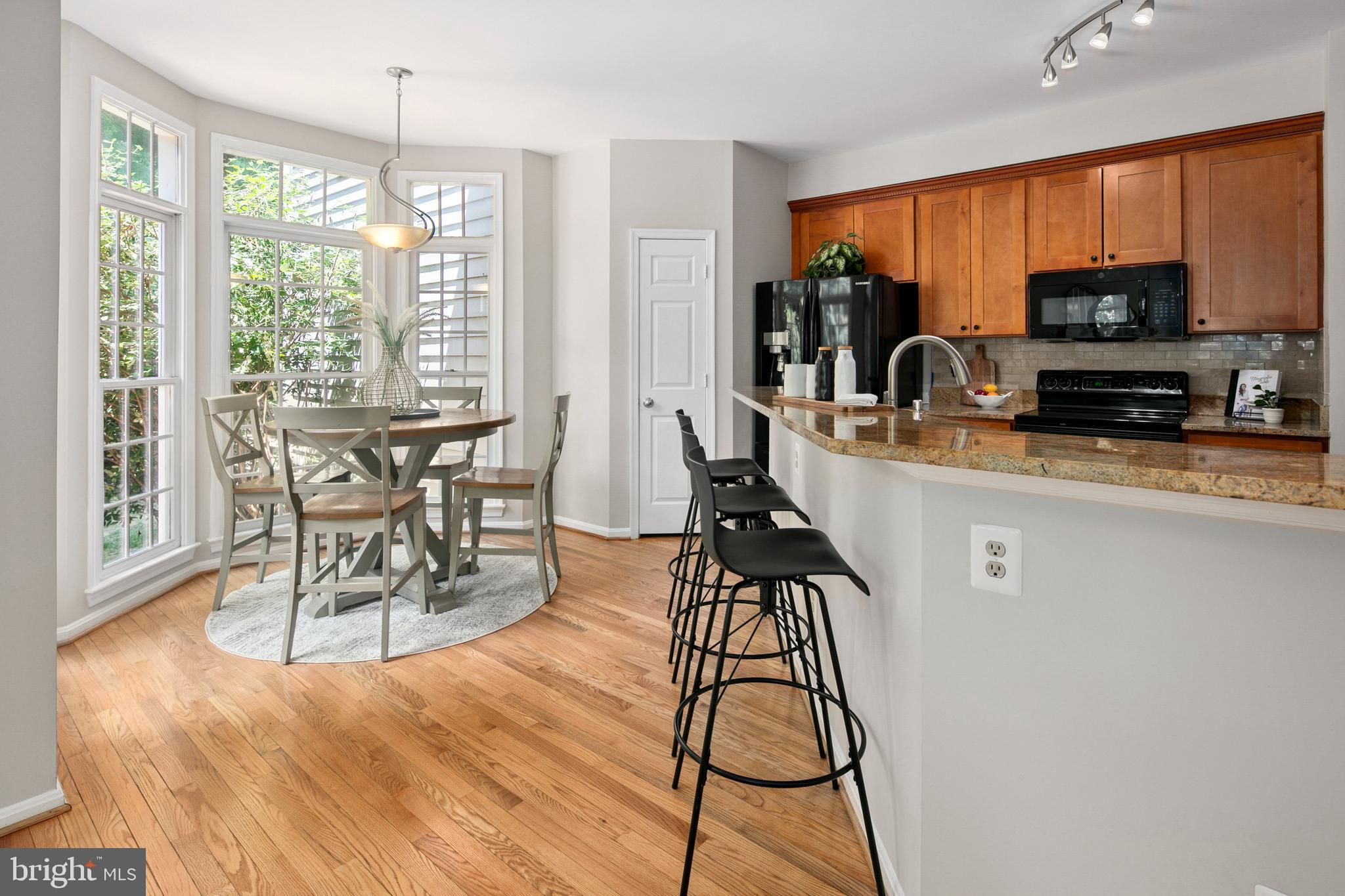 11415 Hollow Timber Court Reston, VA 20194 - Photo 5 of 46 Gallery Image 5