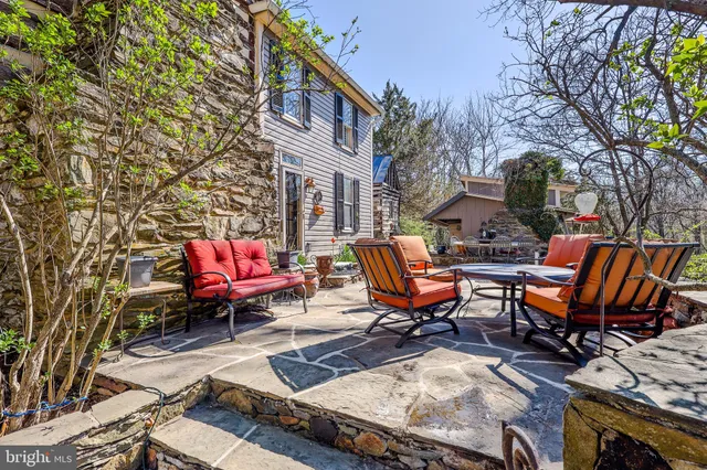 $1,150,000 | 37275 Charles Town, Purcellville, VA 20132